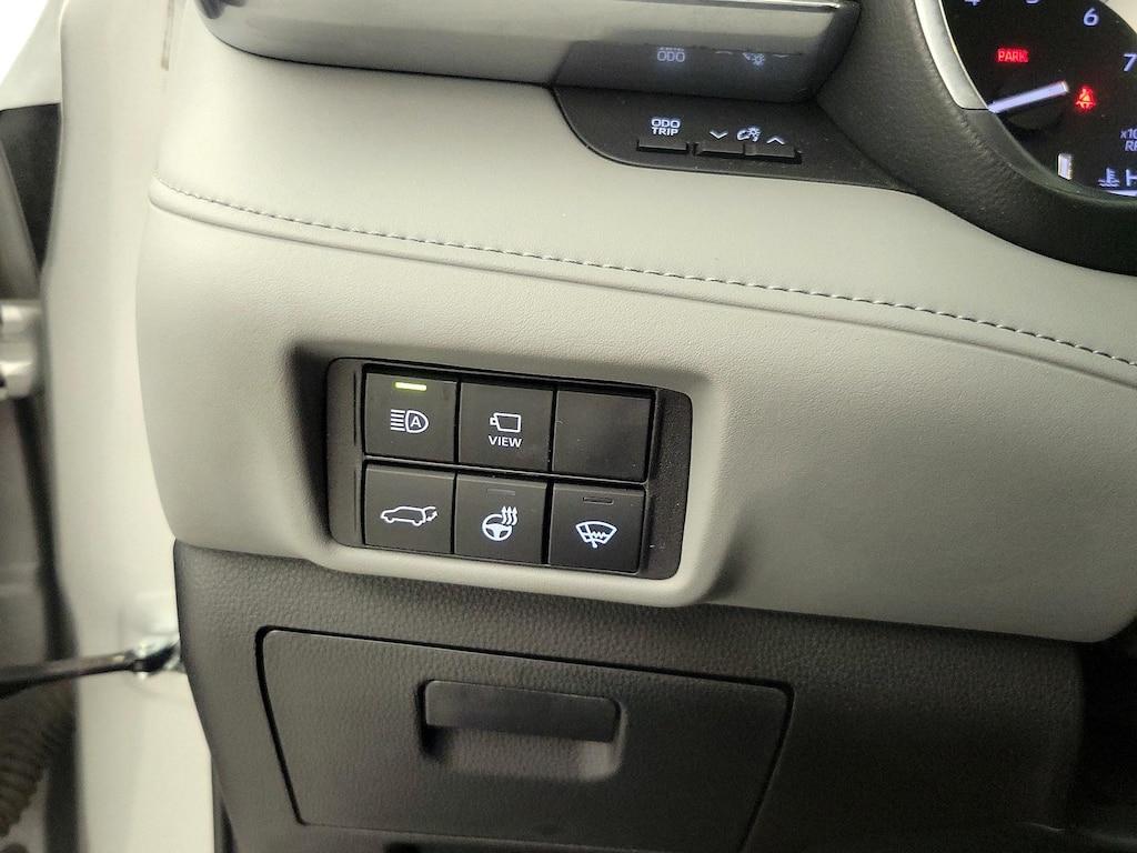 used 2022 Toyota Highlander car, priced at $39,998