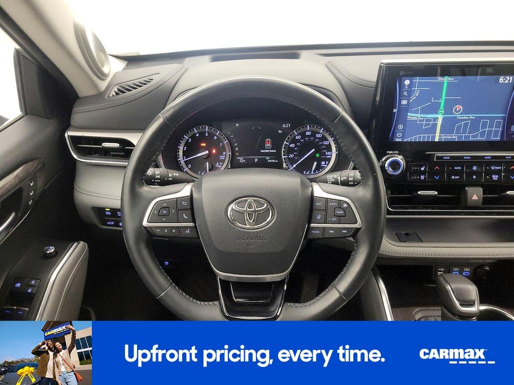 used 2022 Toyota Highlander car, priced at $39,998