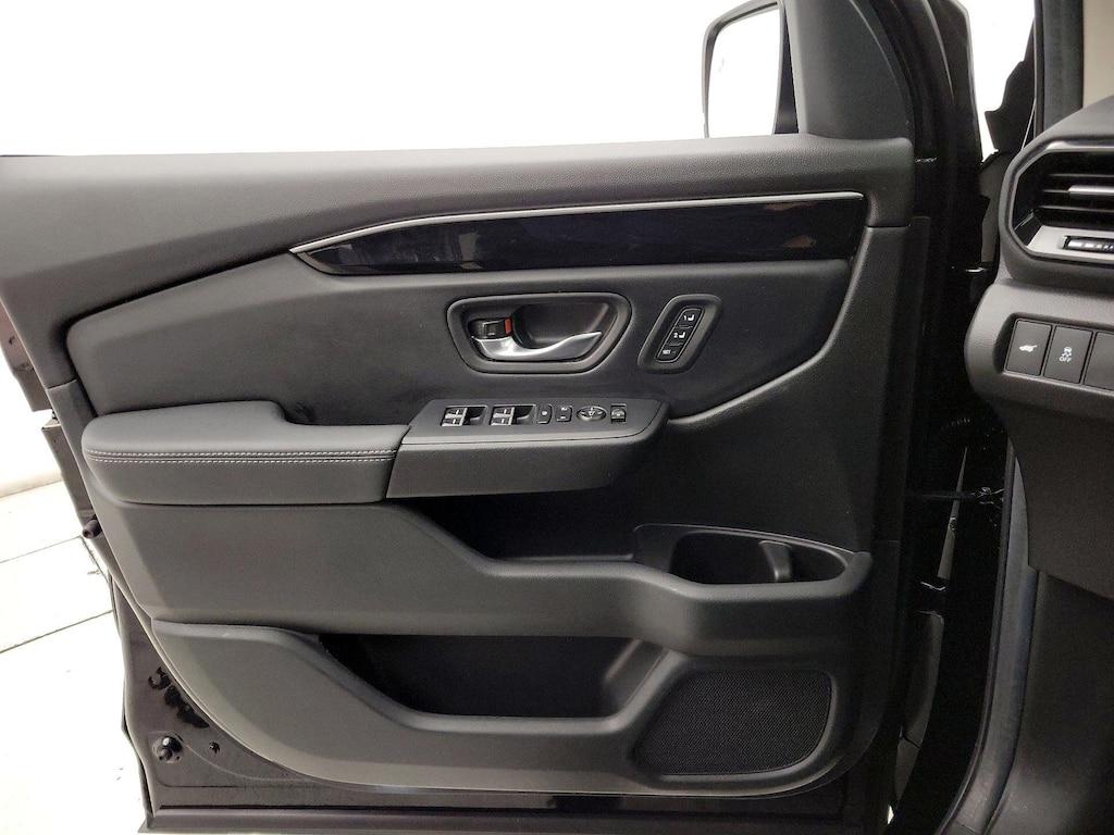 used 2025 Honda Pilot car, priced at $42,998