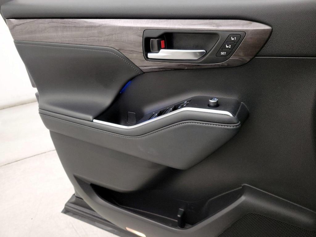 used 2022 Toyota Highlander car, priced at $43,998