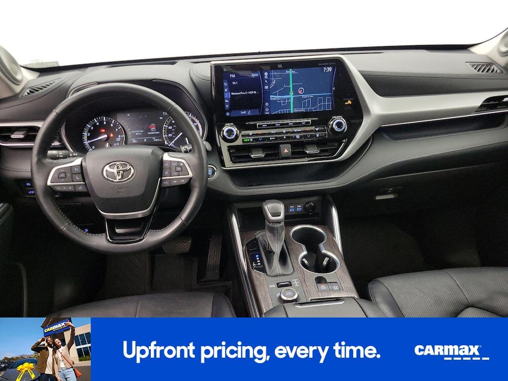 used 2022 Toyota Highlander car, priced at $43,998