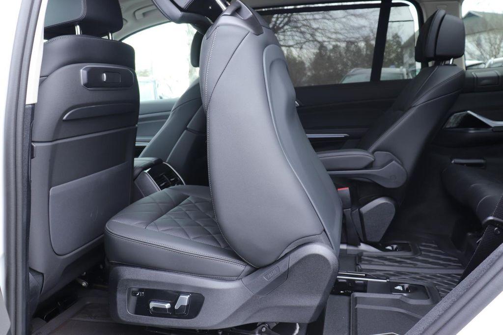 new 2026 BMW X7 car, priced at $96,325