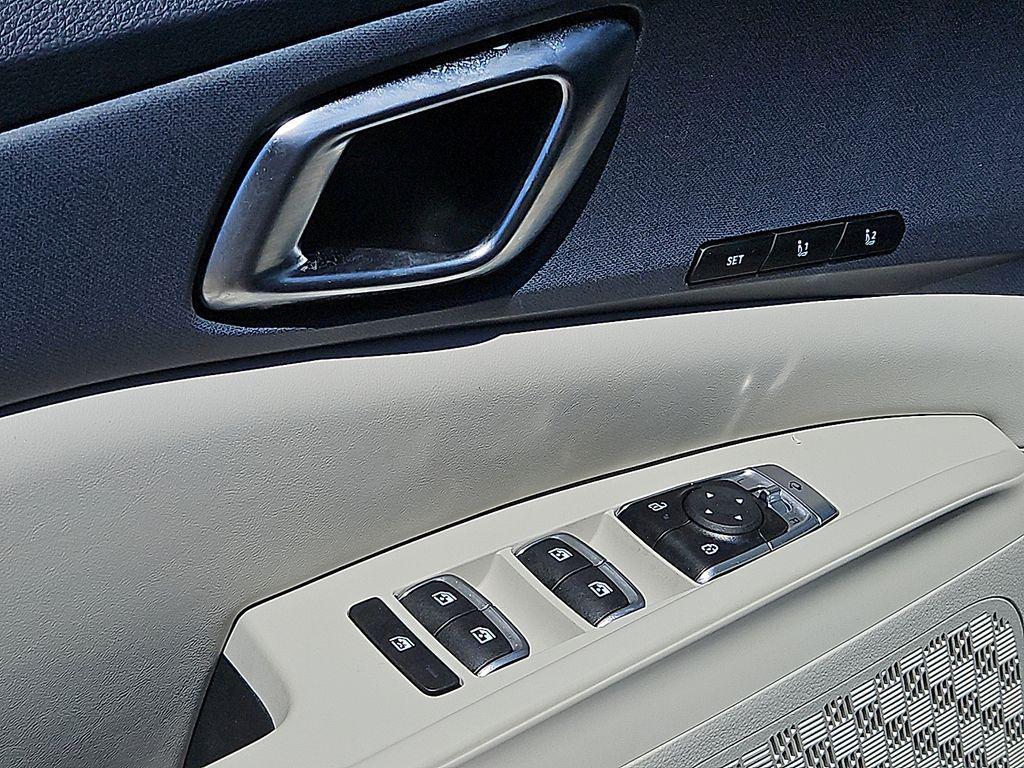 new 2026 Kia Carnival Hybrid car, priced at $45,830