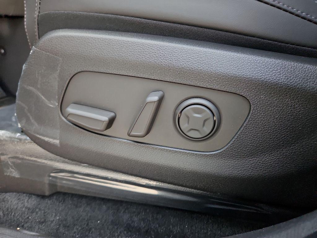 new 2026 Kia Carnival Hybrid car, priced at $46,085