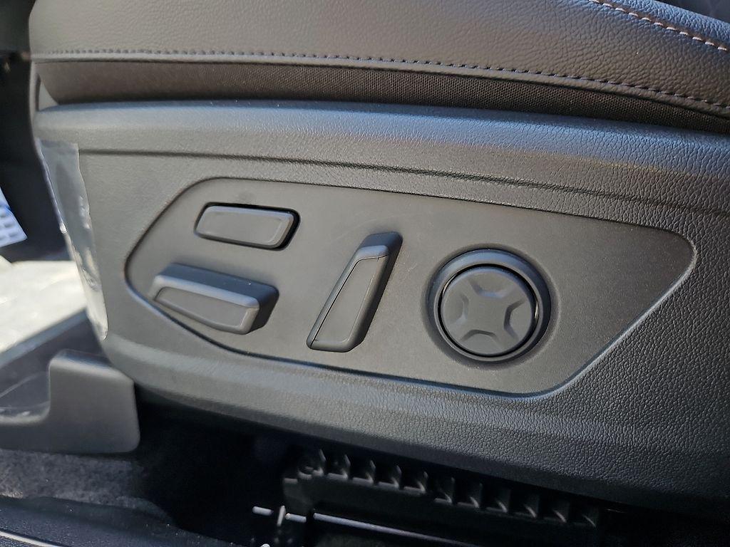 new 2026 Kia Sorento Hybrid car, priced at $43,506