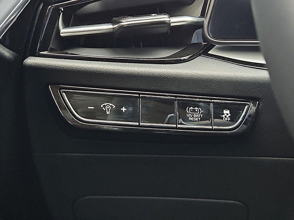 new 2025 Kia Niro car, priced at $30,400