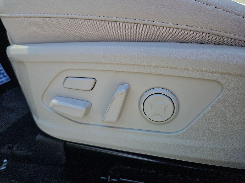 new 2026 Kia Sorento Hybrid car, priced at $44,242