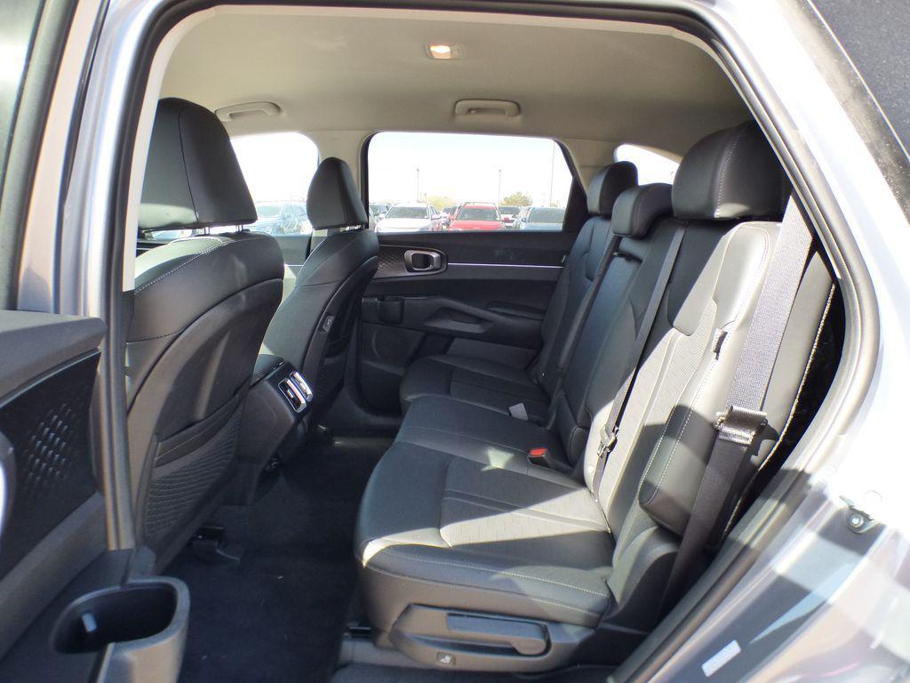 new 2025 Kia Sorento car, priced at $34,704