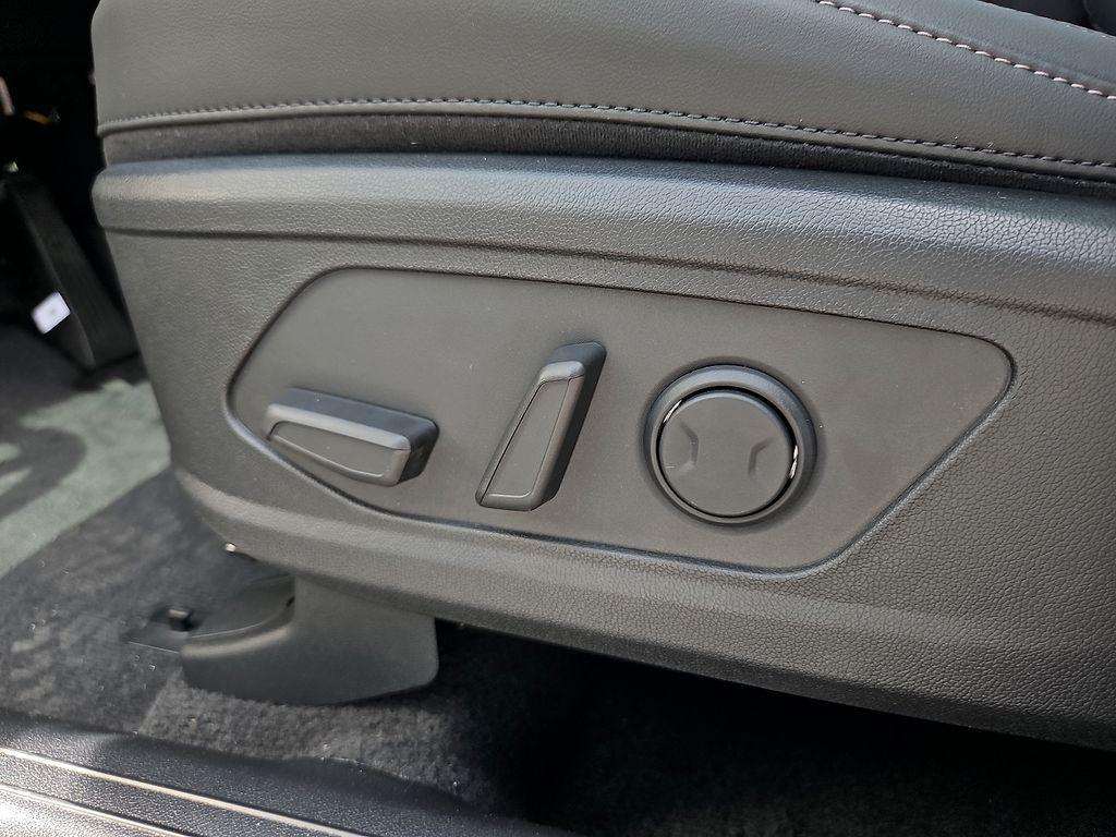 new 2026 Kia Sorento car, priced at $39,948