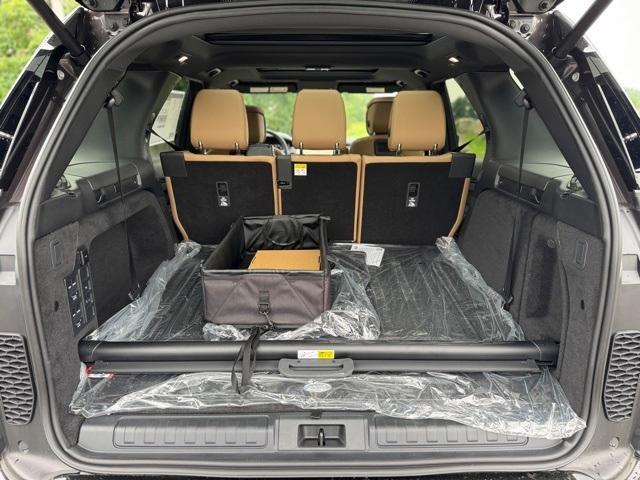 new 2025 Land Rover Discovery car, priced at $67,010