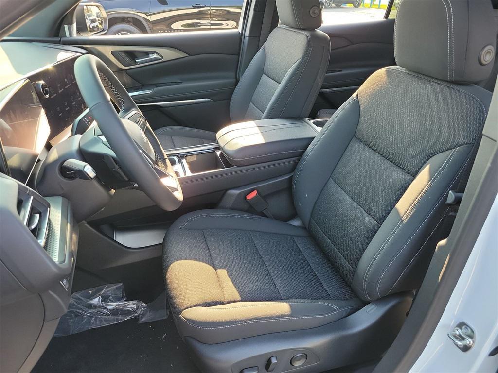 new 2026 Chevrolet Traverse car, priced at $38,495