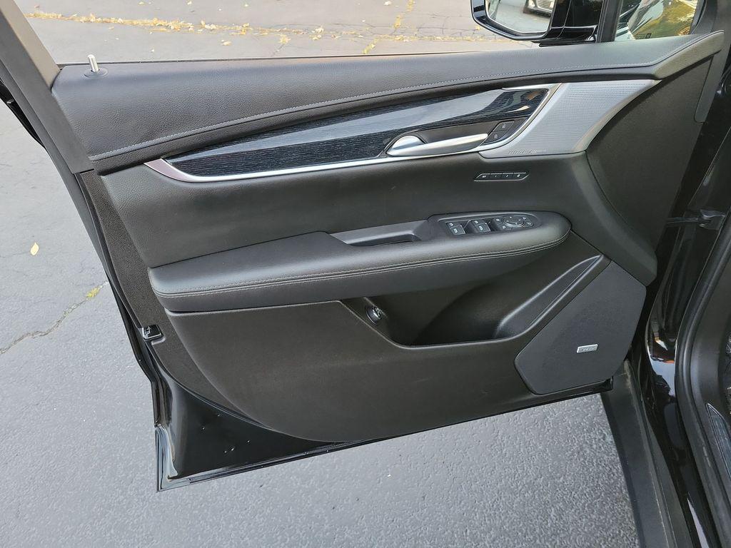 used 2025 Cadillac XT5 car, priced at $36,991