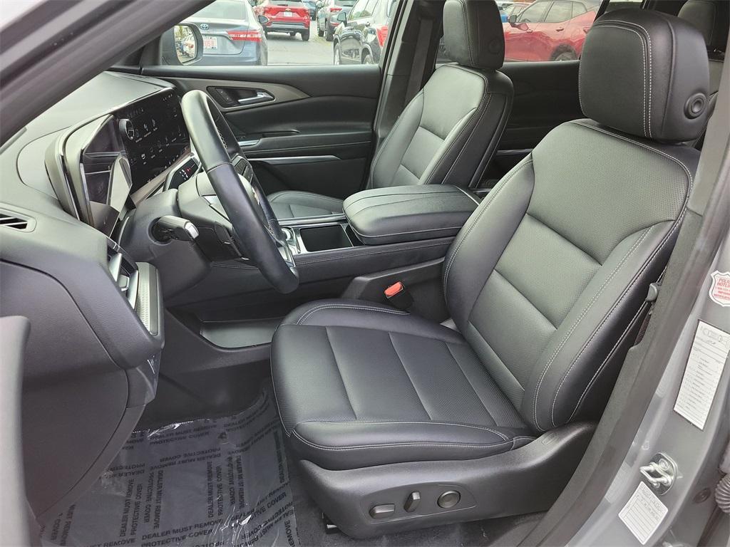 used 2025 Chevrolet Traverse car, priced at $37,775
