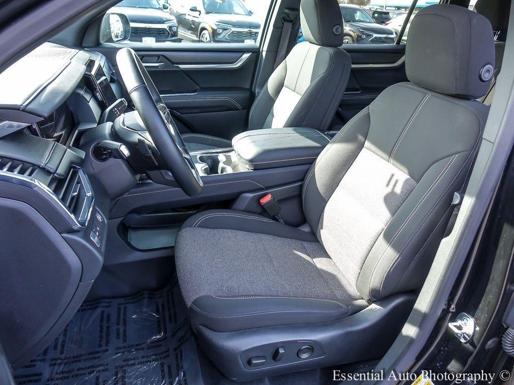 used 2025 GMC Acadia car, priced at $34,595