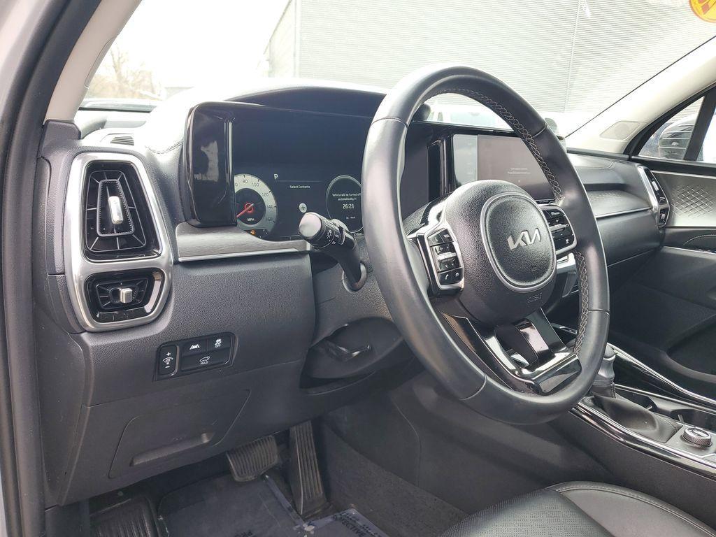 used 2023 Kia Sorento car, priced at $30,892