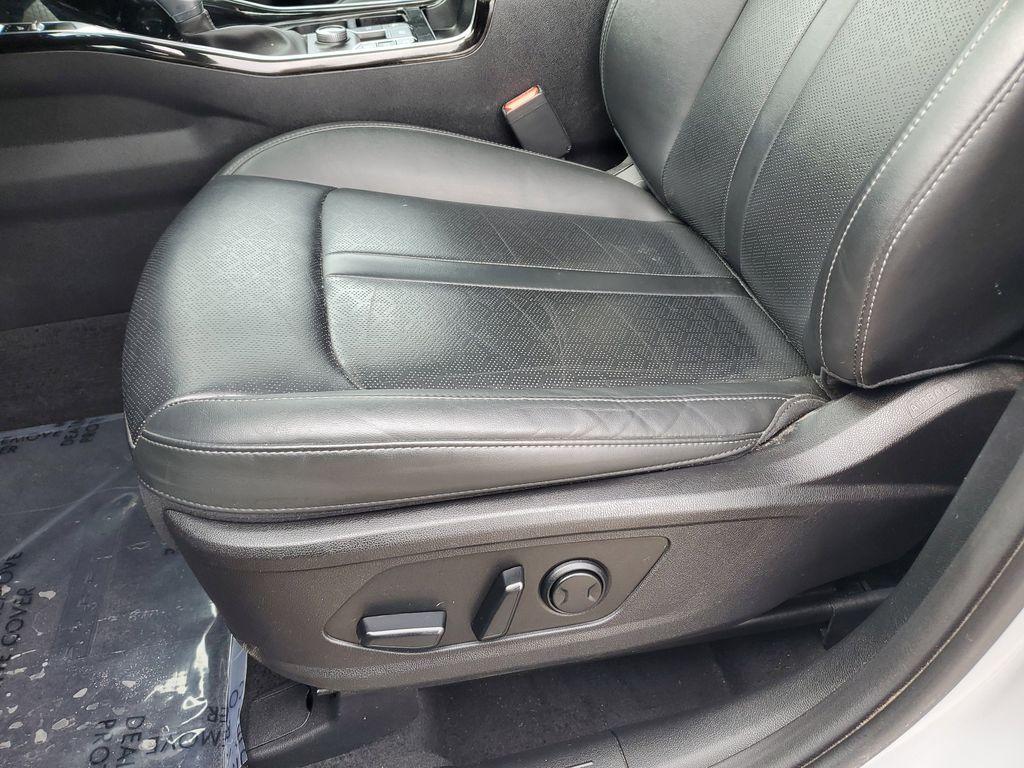 used 2023 Kia Sorento car, priced at $30,892