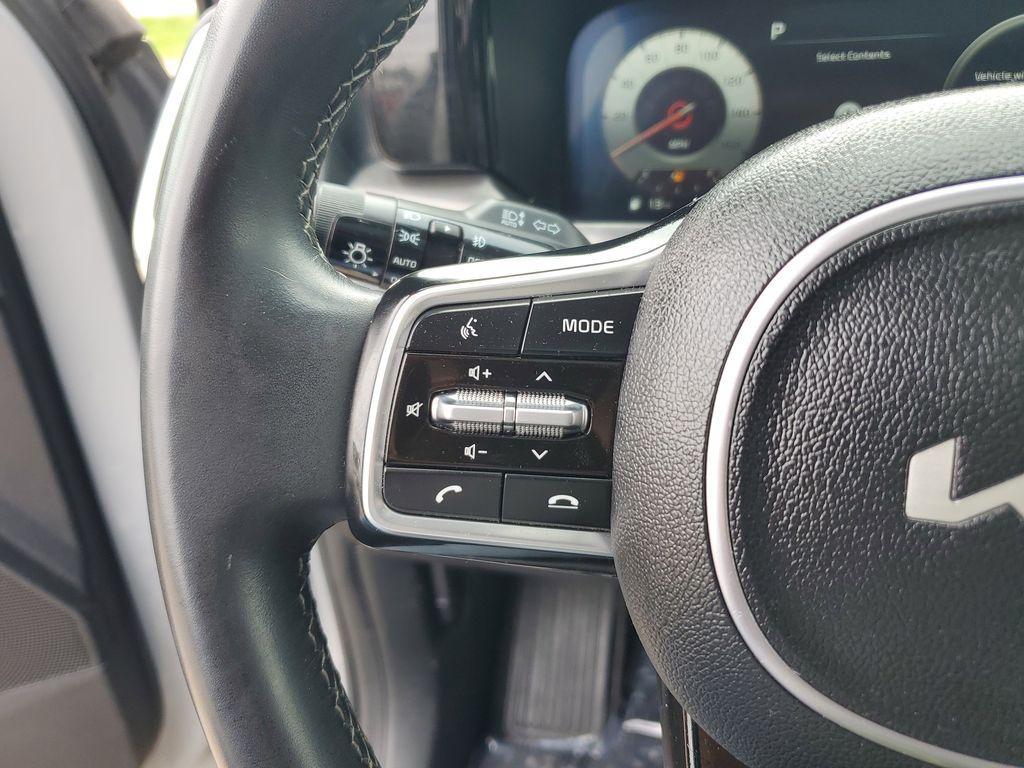 used 2023 Kia Sorento car, priced at $30,892