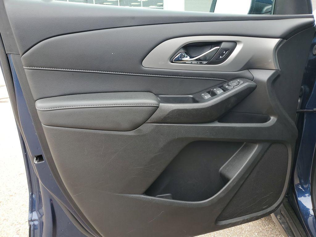 used 2022 Chevrolet Traverse car, priced at $26,092