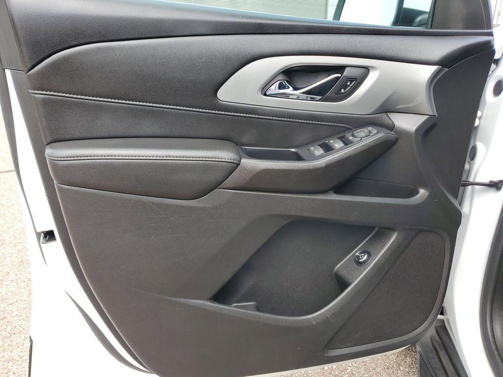 used 2022 Chevrolet Traverse car, priced at $22,302