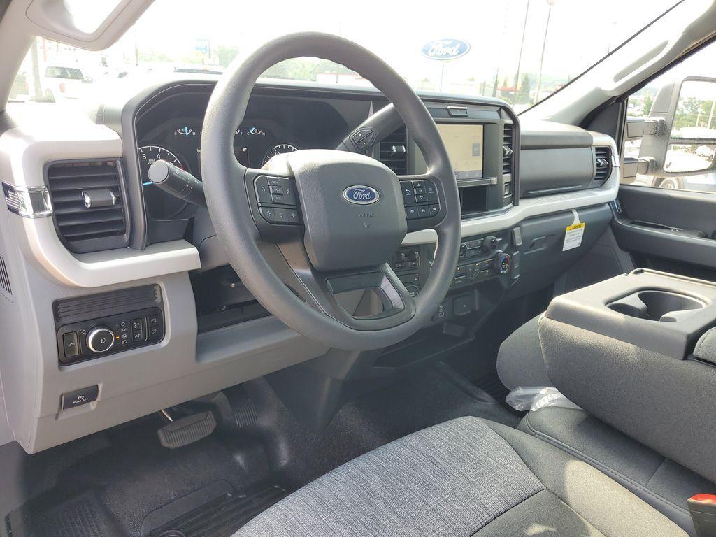 new 2025 Ford F-350 car, priced at $52,948