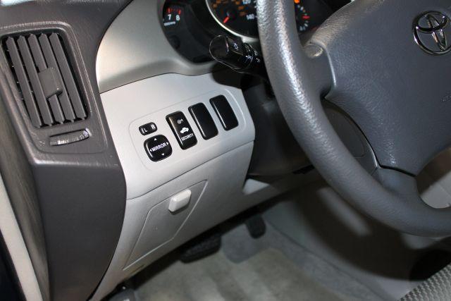 used 2007 Toyota Highlander car, priced at $9,995