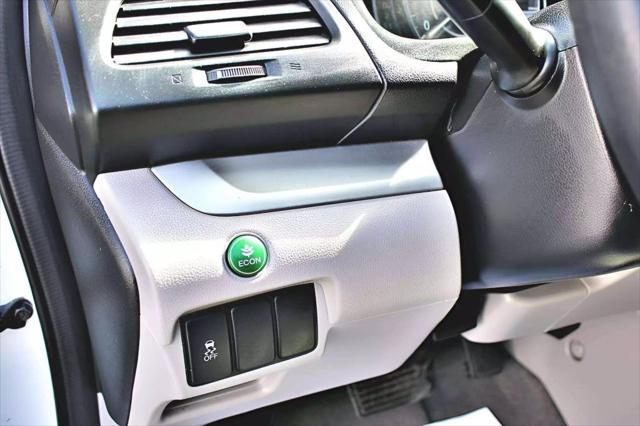 2013 White Diamond Pearl Honda CR-V