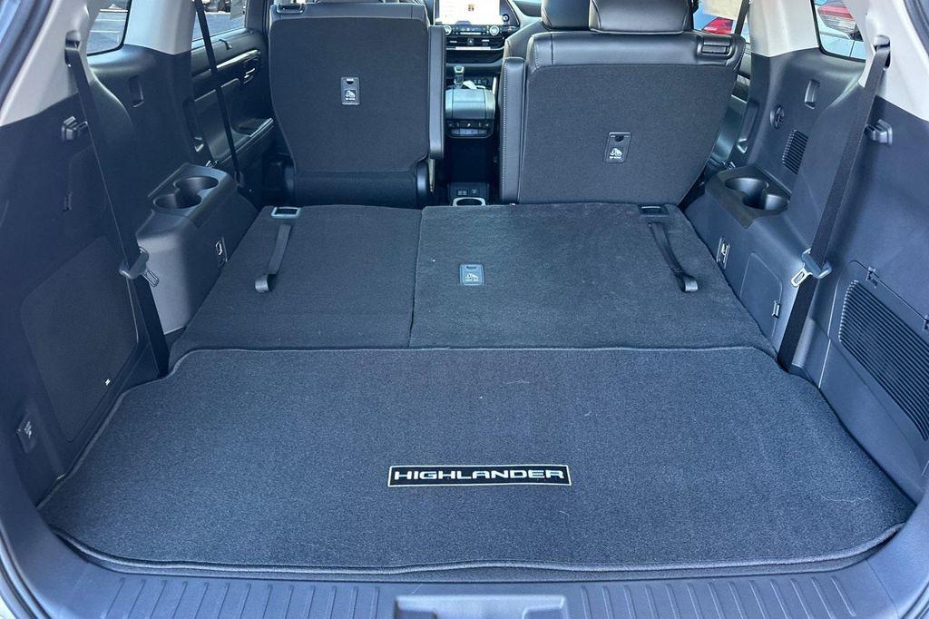 new 2026 Toyota Highlander Hybrid car, priced at $61,328