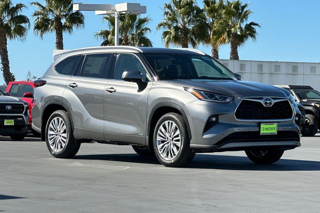 new 2026 Toyota Highlander Hybrid car, priced at $61,328