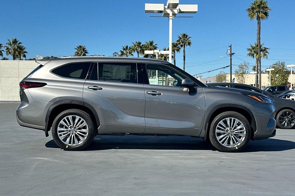 new 2026 Toyota Highlander Hybrid car, priced at $61,328