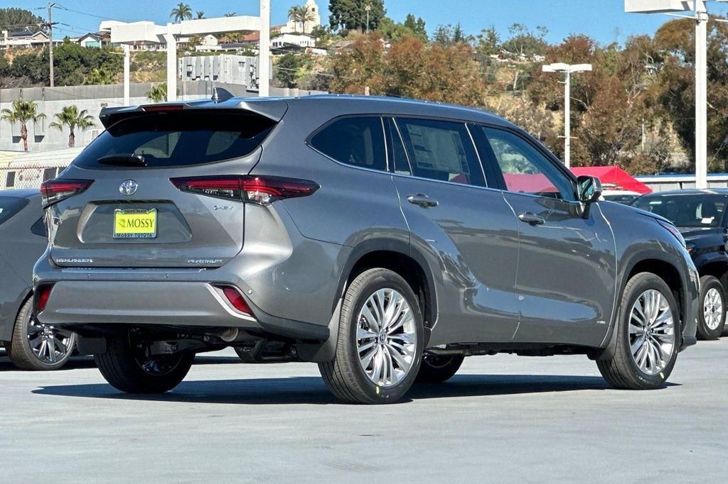 new 2026 Toyota Highlander Hybrid car, priced at $61,328