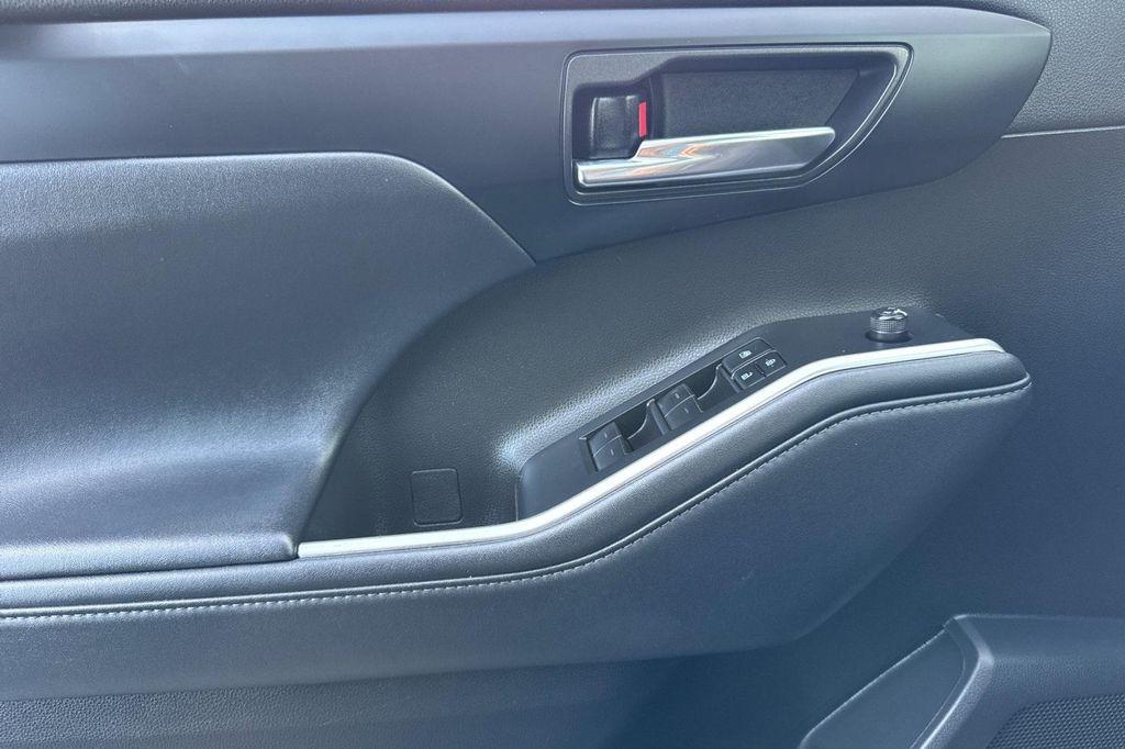 used 2022 Toyota Highlander car, priced at $27,810