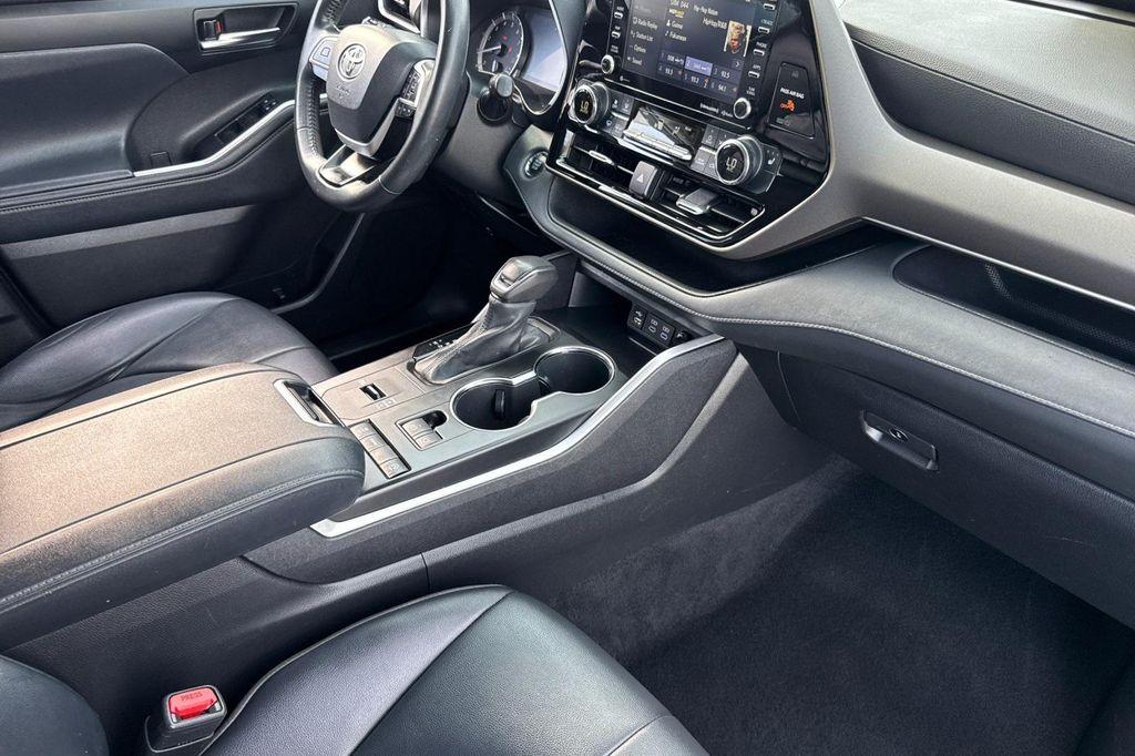 used 2022 Toyota Highlander car, priced at $27,810