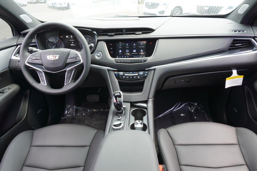 new 2025 Cadillac XT5 car, priced at $55,990