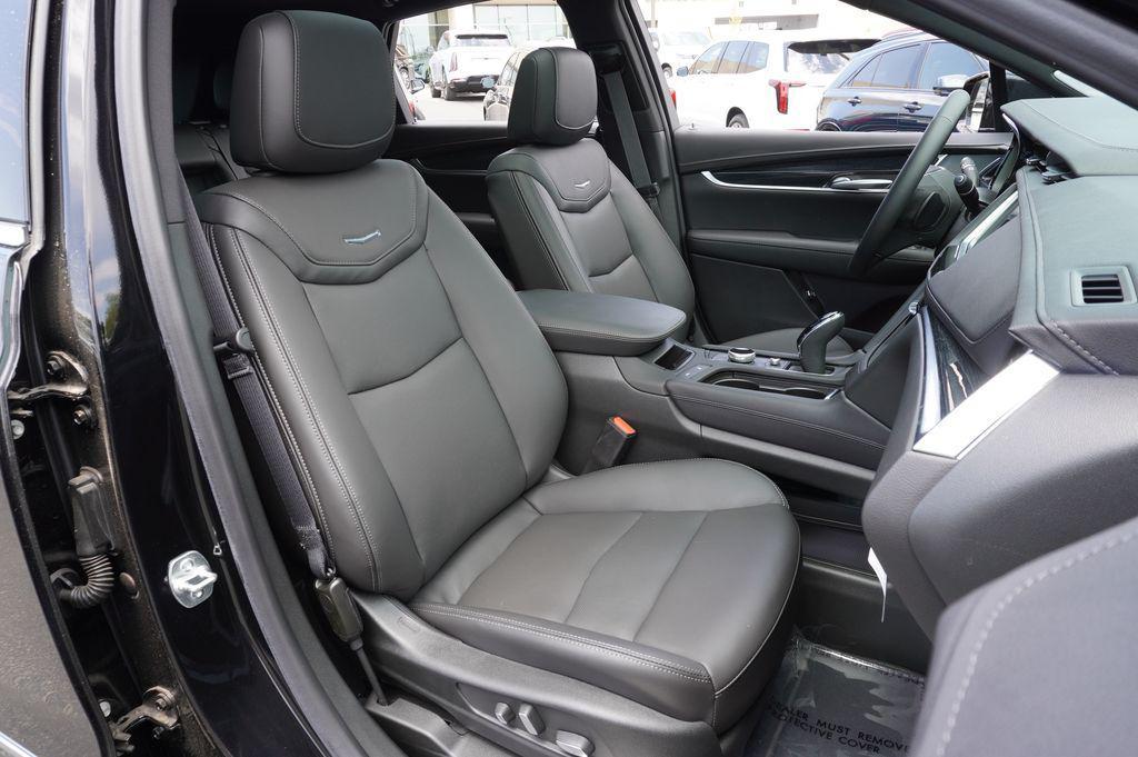 new 2025 Cadillac XT5 car, priced at $55,990