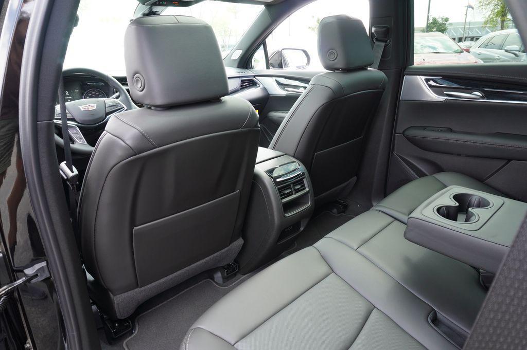 new 2025 Cadillac XT5 car, priced at $55,990