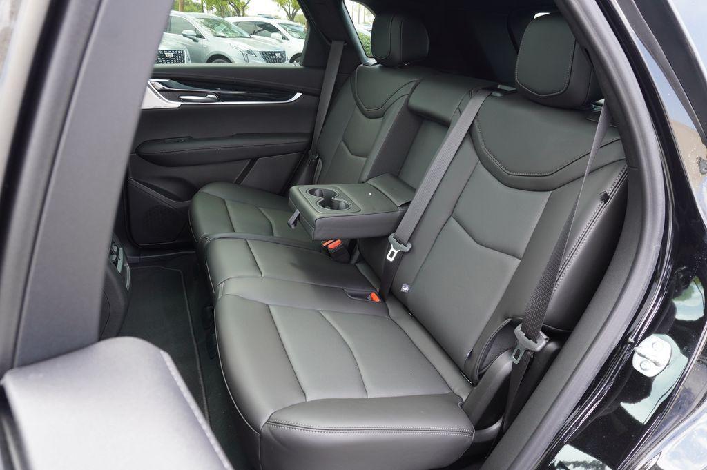 new 2025 Cadillac XT5 car, priced at $55,990