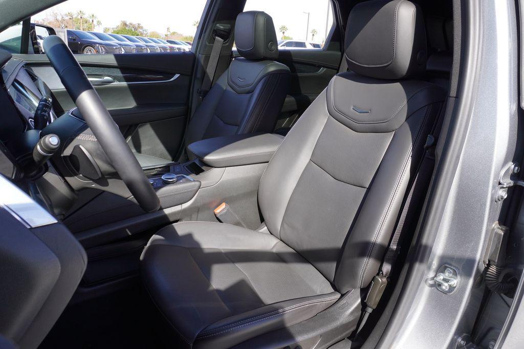 used 2025 Cadillac XT5 car, priced at $35,576