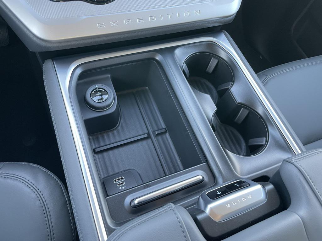 new 2026 Ford Expedition car, priced at $69,989