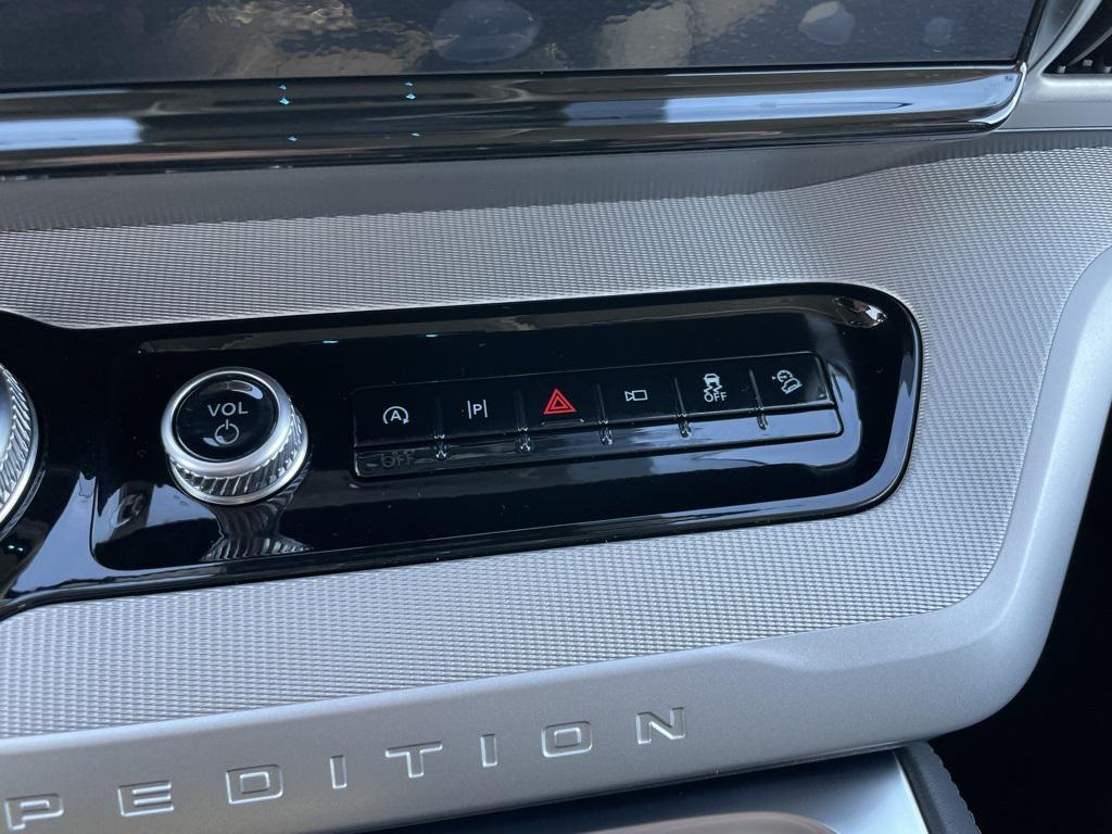 new 2026 Ford Expedition car, priced at $69,989