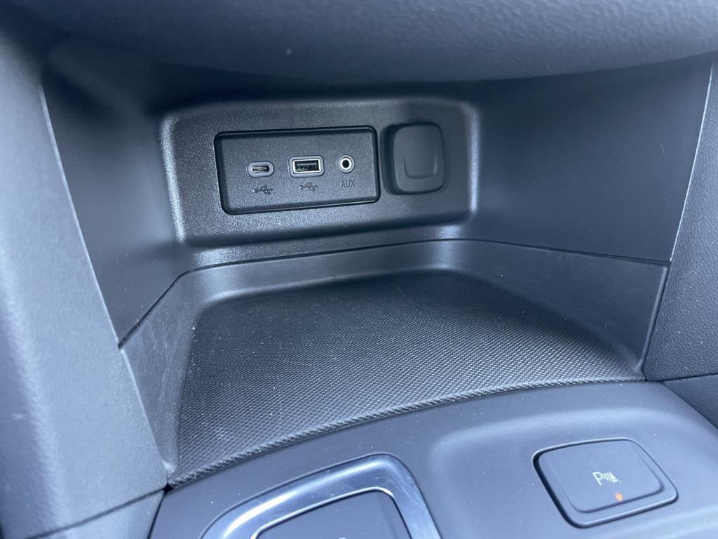 used 2024 Chevrolet Equinox car, priced at $21,999