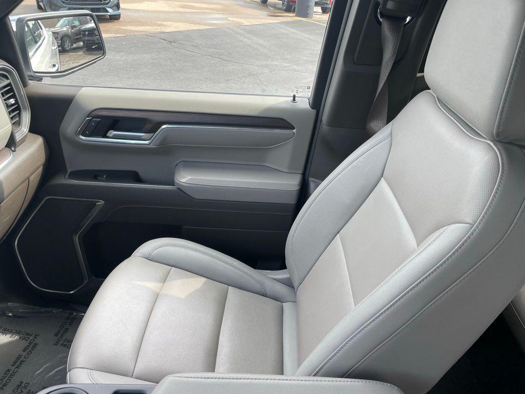 used 2025 GMC Sierra 1500 car, priced at $43,999