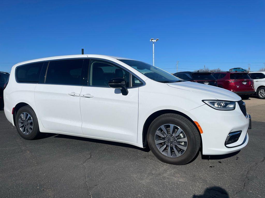 used 2024 Chrysler Pacifica Hybrid car, priced at $28,492