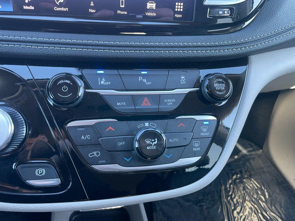 used 2024 Chrysler Pacifica Hybrid car, priced at $28,492
