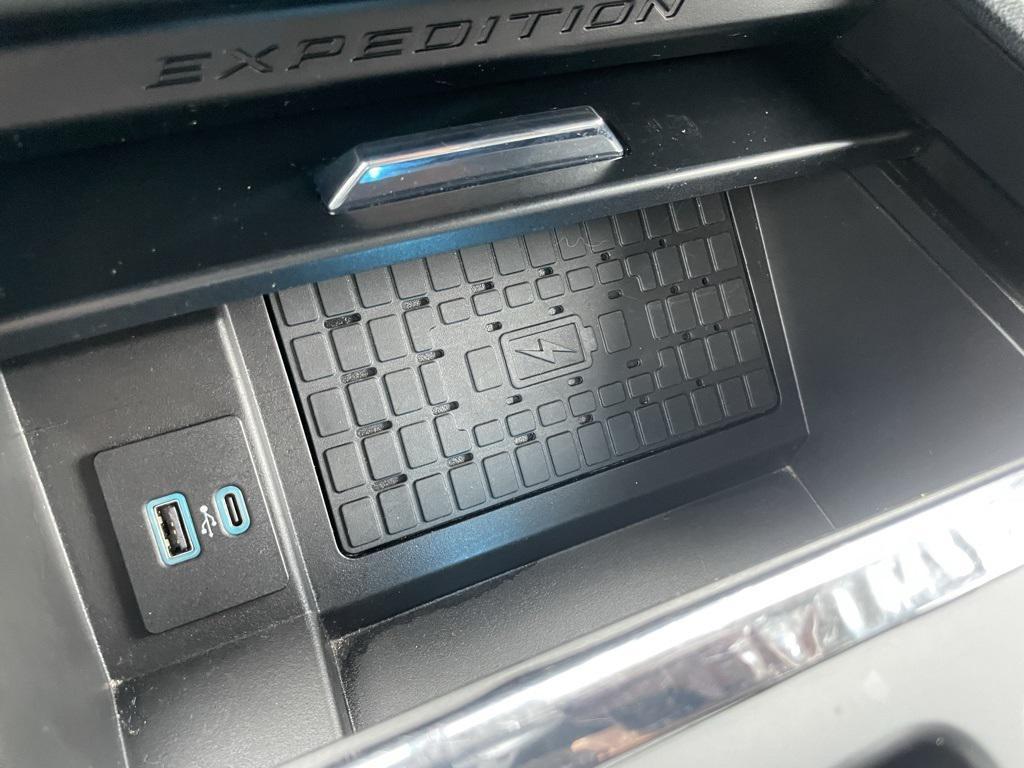 used 2024 Ford Expedition car, priced at $41,992
