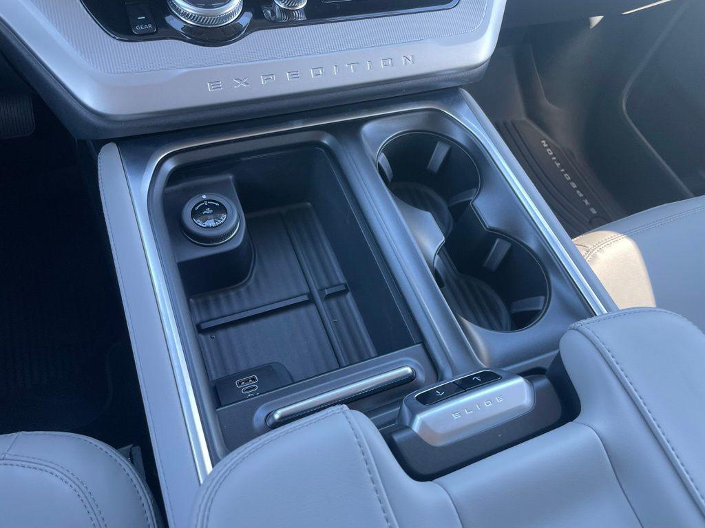 new 2026 Ford Expedition car, priced at $70,998