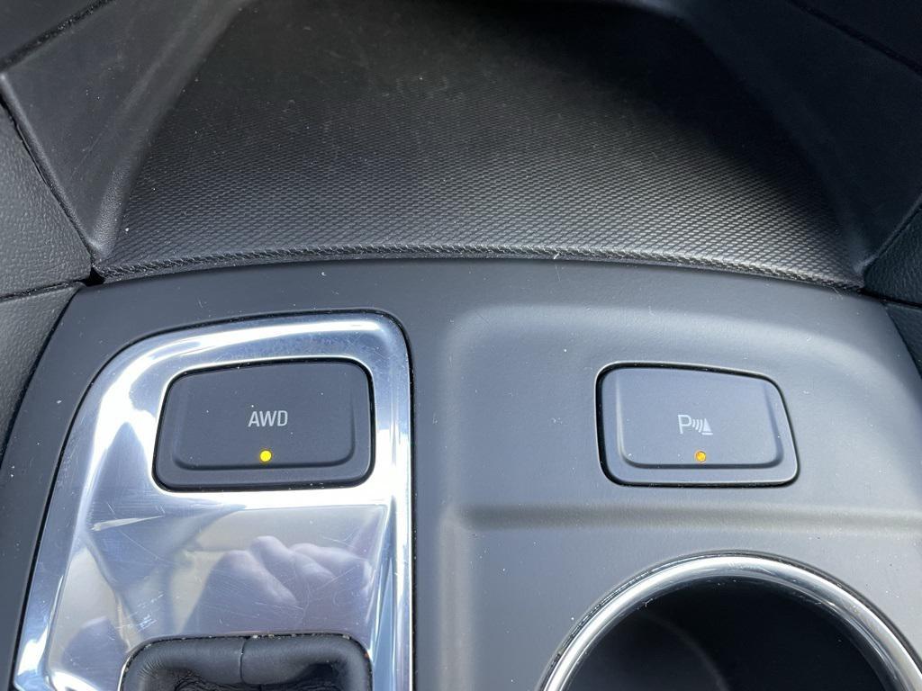 used 2024 Chevrolet Equinox car, priced at $21,999