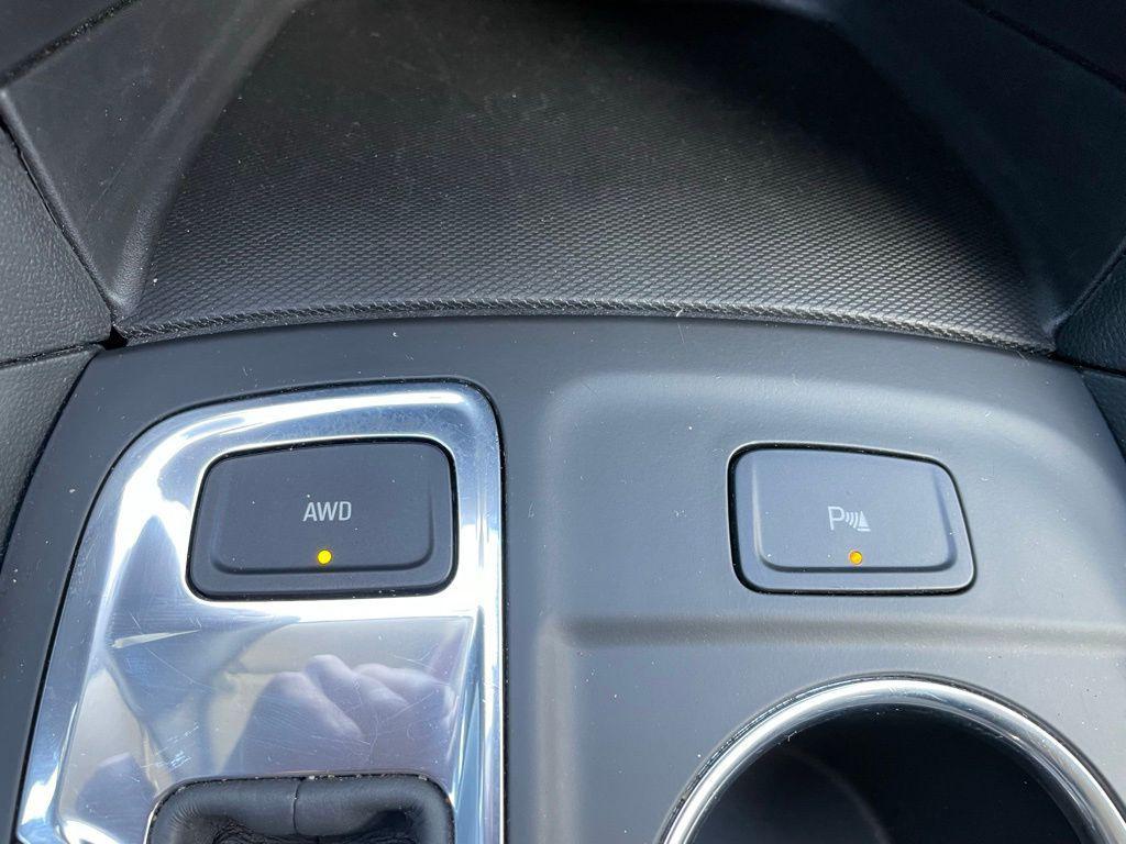 used 2024 Chevrolet Equinox car, priced at $21,291