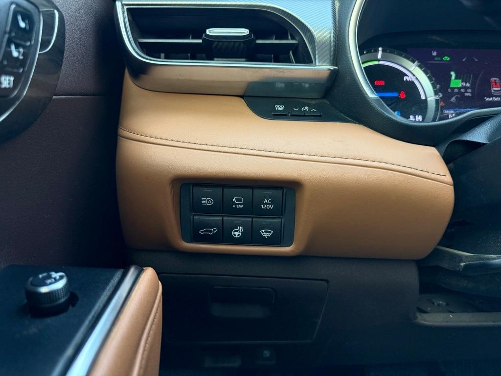 used 2021 Toyota Highlander Hybrid car, priced at $32,997