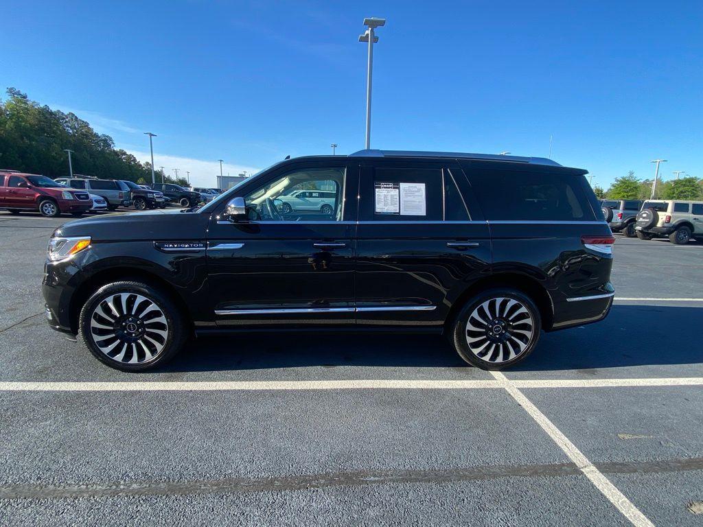 used 2022 Lincoln Navigator car, priced at $59,999