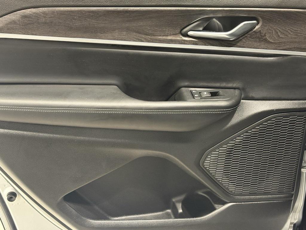 used 2024 Jeep Grand Cherokee L car, priced at $33,327